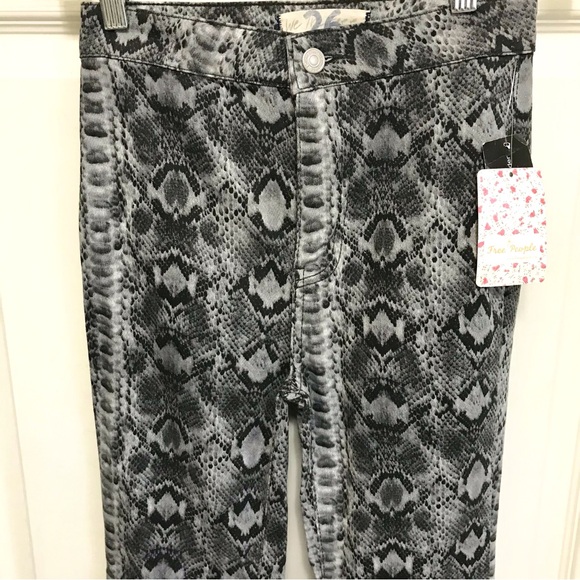 NWT We the Free Just Float On Flare Jeans - Picture 14 of 16